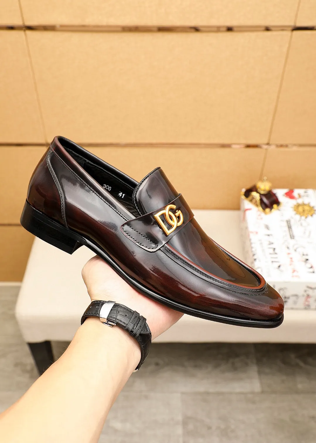 Men's clothing and shoes 💰480 💐DG top quality🔍🔍Men's new leather shoes🚹Sold simultaneously at counters⚠The uppers are imported open-edge beaded cowhide leather uppers from Italy, fully imported cowhide leather lining + classic hardware buckles, completely 1⃣️to 1⃣️reproduction🇮🇹💪💪, ⚠ Sole: The original sole is specially provided by the original factory. The exclusive movable molded sole is super comfortable. ⚠The original factory follows the order, 🔍🔍high quality, you can enter and exit the counter at will, welcome to compare⚠Size: 38-44 (45.46🉑️Customized)